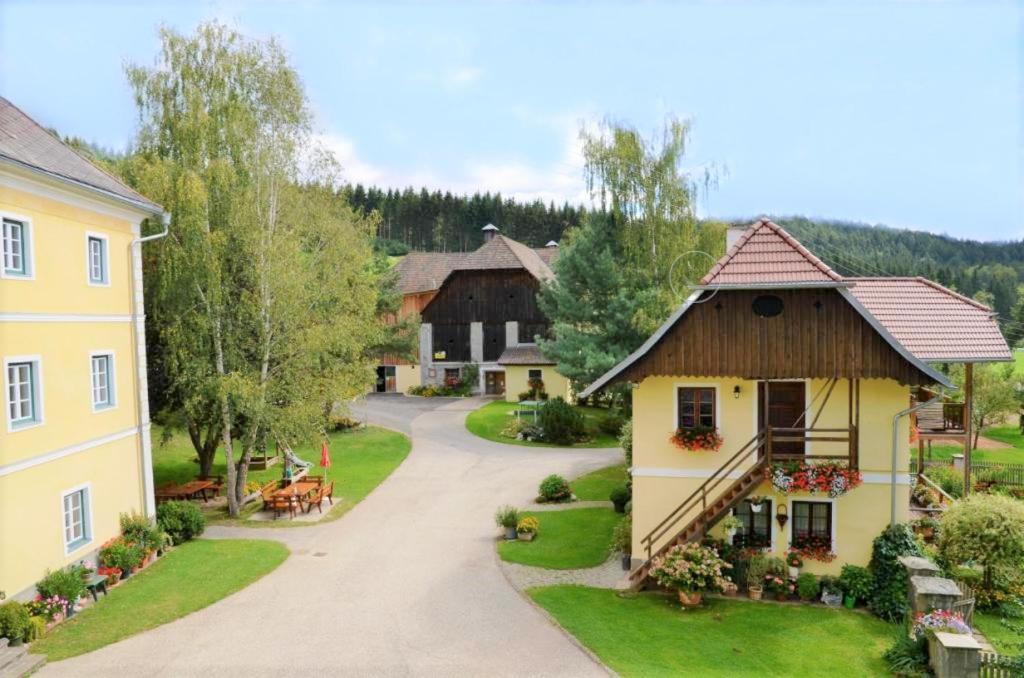 Staudachhof Apartment Althofen  Bagian luar foto